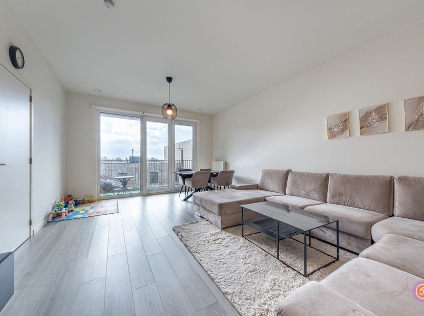 Gelegen op een centrale en vlot bereikbare locatie in Wilrijk, bevindt dit instapklare appartement zich. De aangename buurt combineert het beste van t