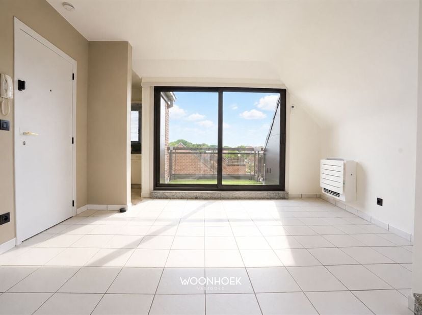 Dit energiezuinig appartement biedt een aangename combinatie van ruimte, comfort en een uitstekende bereikbaarheid. Met drie slaapkamers, twee terrass