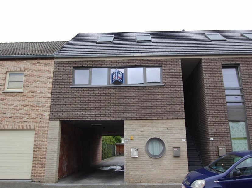 Ruim DUPLEX APPARTEMENT met 2 slaapkamers en terras te huur in het centrum van Tessenderlo, Lichtveld 79.<br />
Het appartement is gelegen op de eerst