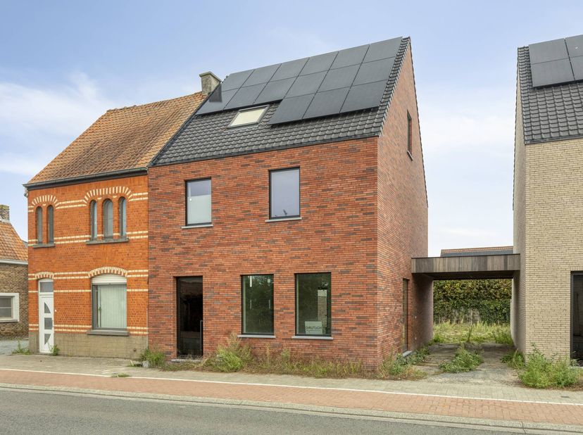 Huis te koop in Stationsstraat 22,
                    9890 Gavere