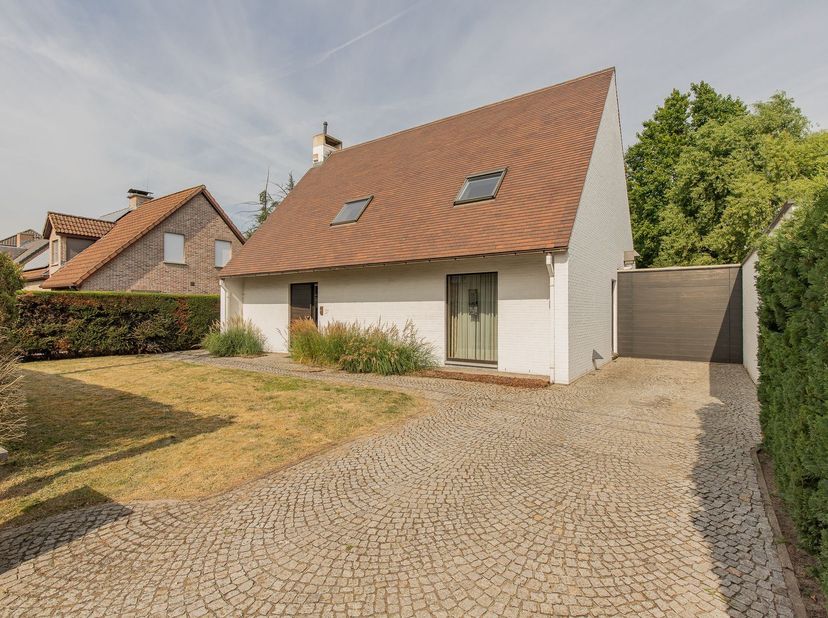 RUIME, OPEN BEBOUWING MET TIJDLOZE ARCHITECTUUR OP 8A 28ACA.<br />
 Gelegen op wandelafstand van centrum Puurs. Vlakbij station, scholen, winkels, ..