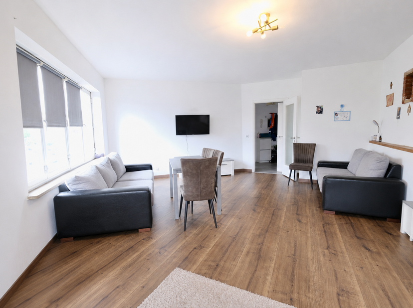 NEDER-OVER-HEEMBEEK - REF : 7732301 – Proche de toutes les commodités, nous vous présentons ce lumineux appartement une chambre. Il se compose comme s