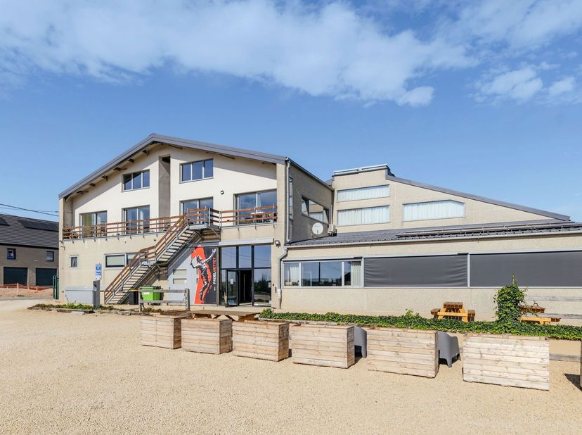 Bien professionnel à vendre à ,
                    5640 Mettet