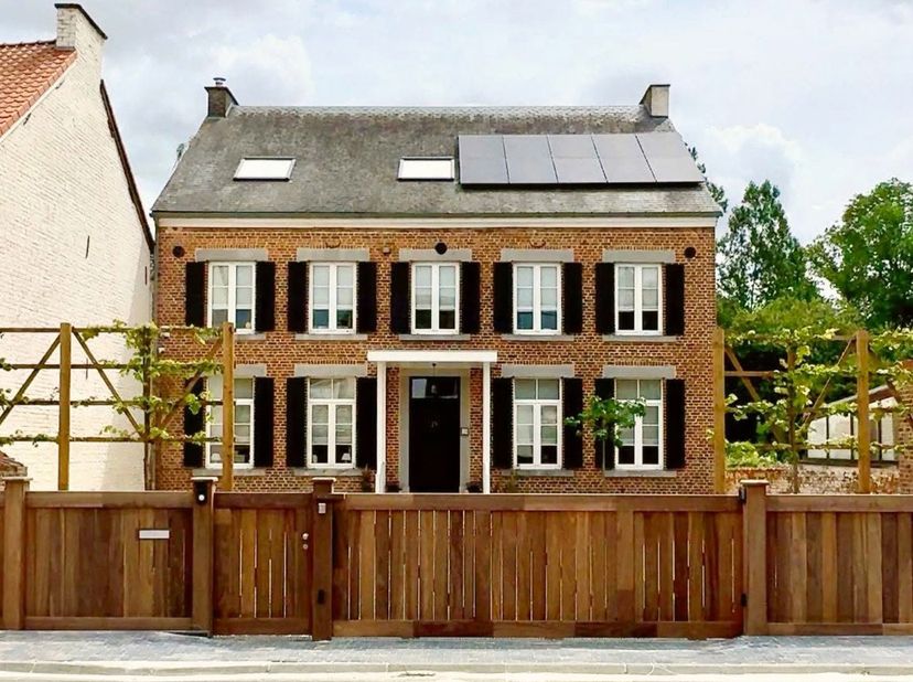 Volledige presentatie met plattegronden en dynamische video: https://weinvest.be/fr-BE/property/for-sale/orp-le-grand/house/58305 Zodra u de drempel o
