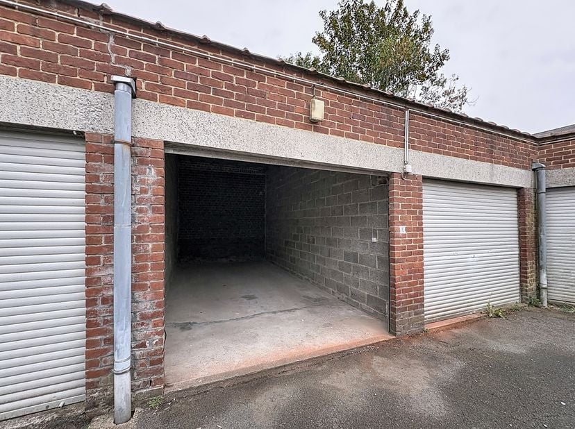 Garage te huur
                    in 7500 Tournai