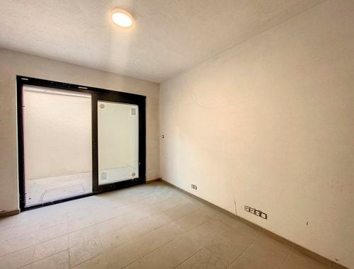                                         Studio à louer à Tournai, € 385
