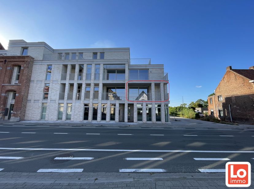 Welkom in dit prachtige appartement, gelegen op de eerste verdieping van een modern gebouw aan "Residentie Kloostertuin" in het charmante Zaffelare. D