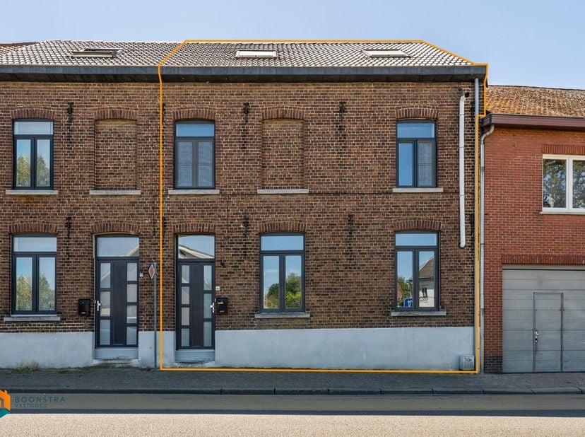 Op een uitstekende locatie in Scherpenheuvel-Zichem bevindt zich deze instapklare woning met vier slaapkamers, een zonnig terras en een mooie tuin. Da