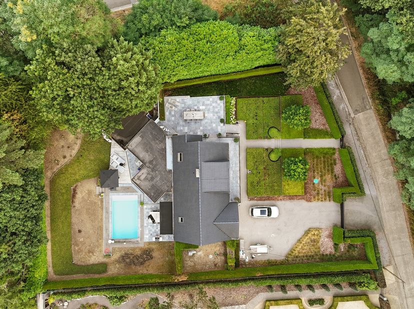 Exclusieve villa in Franse stijl met zwembad, poolhouse en professioneel kantoor op toplocatie in Aarschot<br />
Sommige woningen zijn veel meer dan e