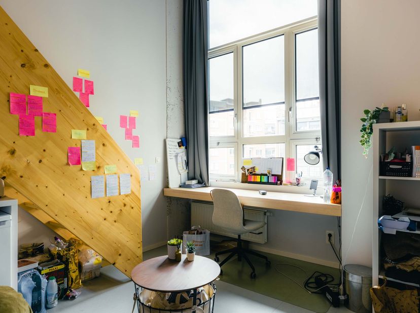 Ben je student en op zoek naar een lichtrijk en gezellig kot in Luik? Dit stijlvolle kot van 25 m² is de ideale plek voor jou! Met een hoogte van 4 me