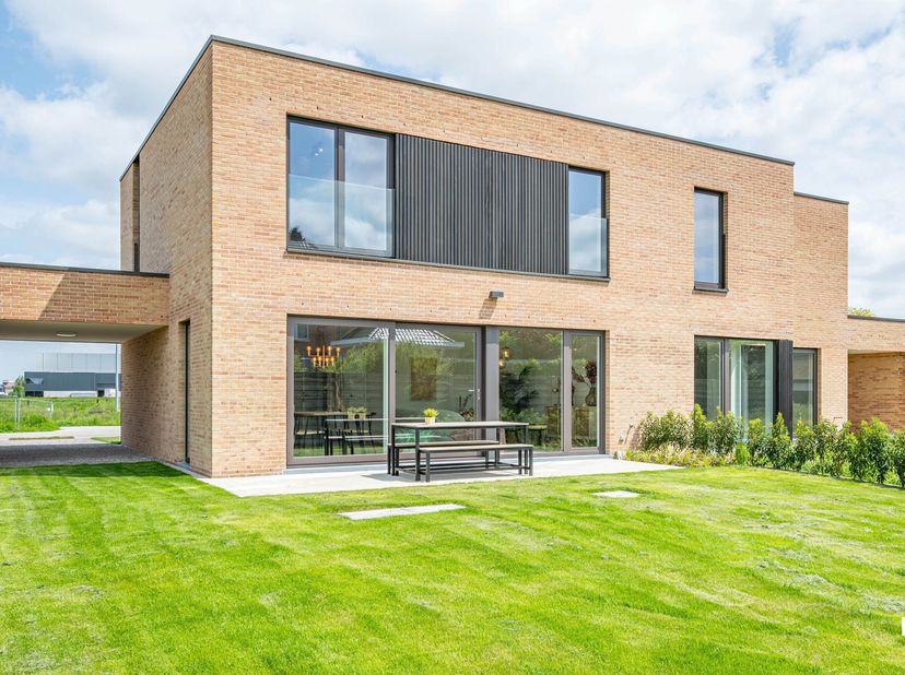 Huis te koop in BAREELWEG 22,
                    8710 Wielsbeke