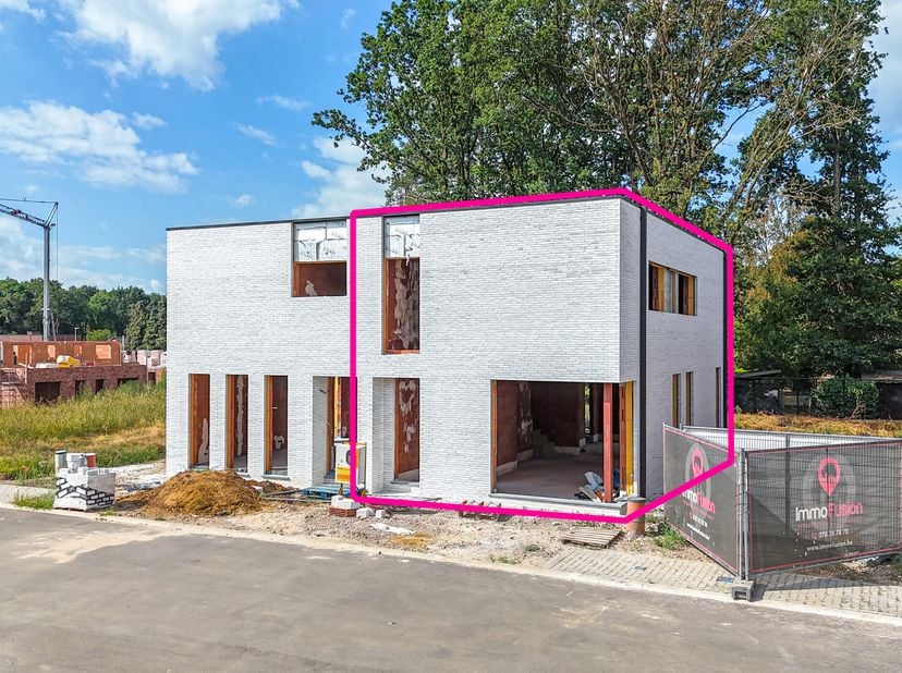 Elke zondag welkom op ons kantoor van 10u-12u voor meer info over de nieuwbouwprojecten! <br />
Moderne nieuwbouwwoning in ruwbouw (HOB) met 3 slpks,
