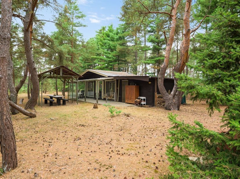 Chalet sur un vaste terrain de 4 269 m² à Balen<br />
Situation :<br />
Ce chalet bénéficie d'un emplacement paisible sur la Spechtweg à Balen, au cœ