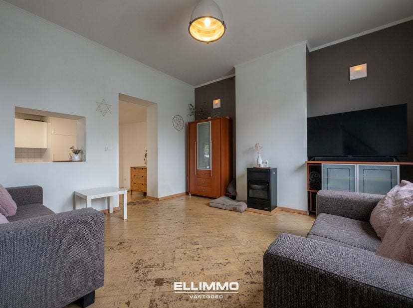 Charmante en instapklare gezinswoning op een prachtig perceel van bijna 16 are, gelegen in het groene en rustige Hoeselt! Deze sfeervolle woning van 1