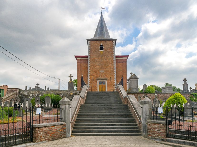 Deze voormalige kerk is gelegen aan de Suskesstraat 8 in Vechmaal en biedt tal van mogelijkheden voor wie op zoek is naar een pand met karakter en uit