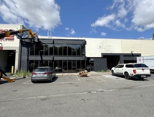                                         Bâtiment d’entreprise à louer à Antwerpen, € 7.025,42
