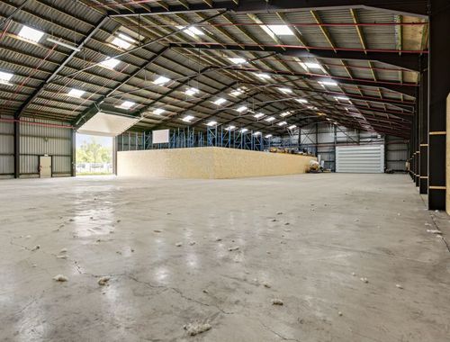                                        Bedrijfsgebouw te huur in Heist-op-den-Berg, € 2.960
