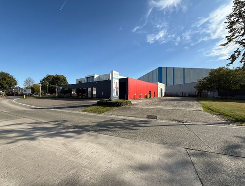                                         Bâtiment d’entreprise à louer à Deinze, € 5.900
