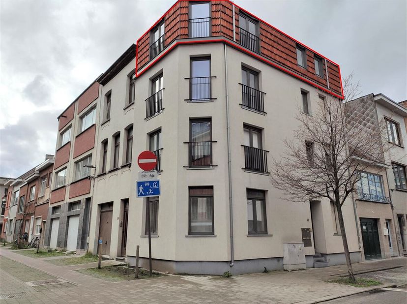 Appartement confortable proche de la gare de Berchem à louer !<br />
Situation : Cet appartement est situé au troisième et plus haut étage de l'immeub