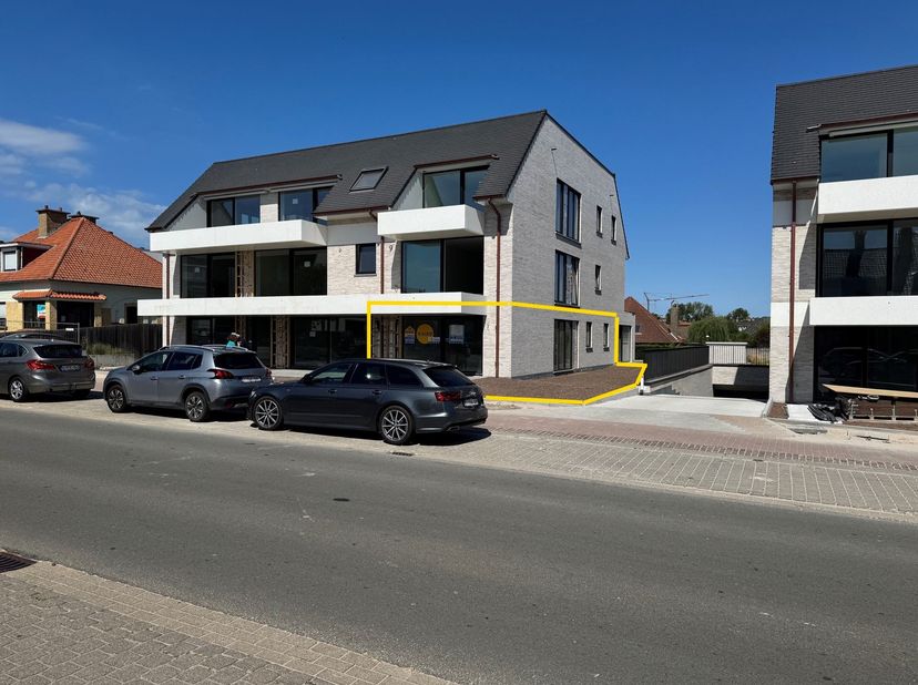 Ruim gelijkvloers appartement in de nieuwe residentie Eclips.  Mooie ligging op wandelafstand van de Zeedijk en het winkelcentrum.   Indeling : inkomh