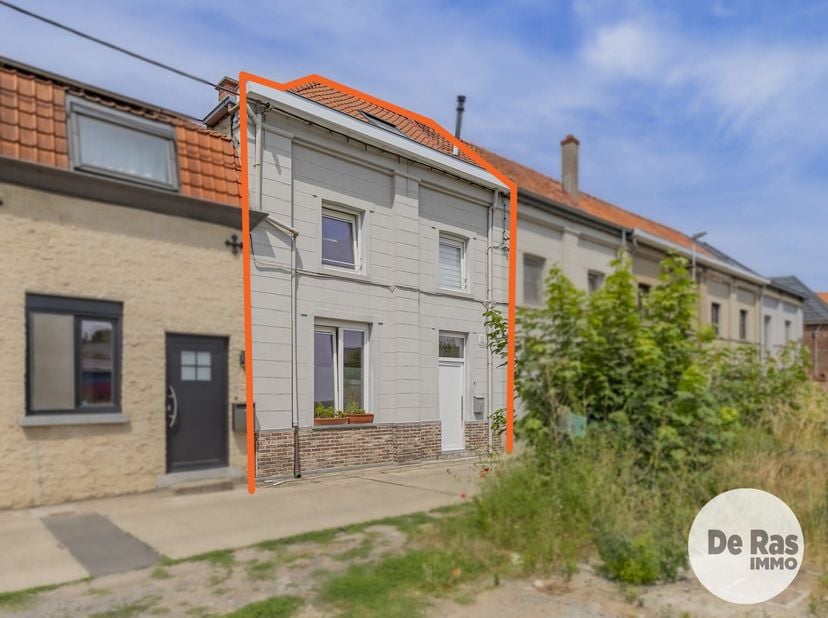EERSTE BEZOEKDAG VRIJDAG 21/08 VAN 16U - 19U (ENKEL OP AFSPRAAK!!)<br />
LEDE - Centraal gelegen rijwoning met 3 slaapkamers<br />
Alle voorzieningen