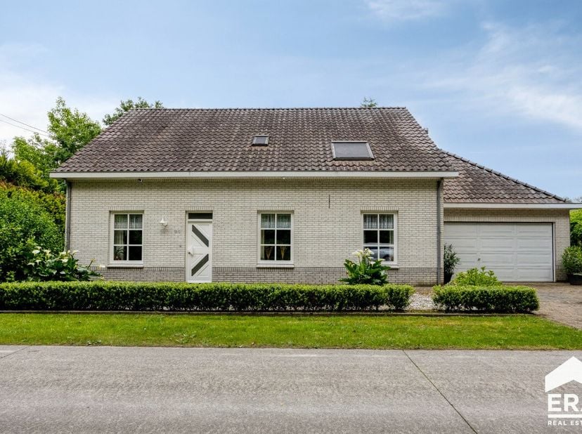 Rust, ruimte en natuur op een toplocatie! Bent u op zoek naar een woning waar u elke dag kunt genieten van rust, privacy en een prachtig vrij uitzicht