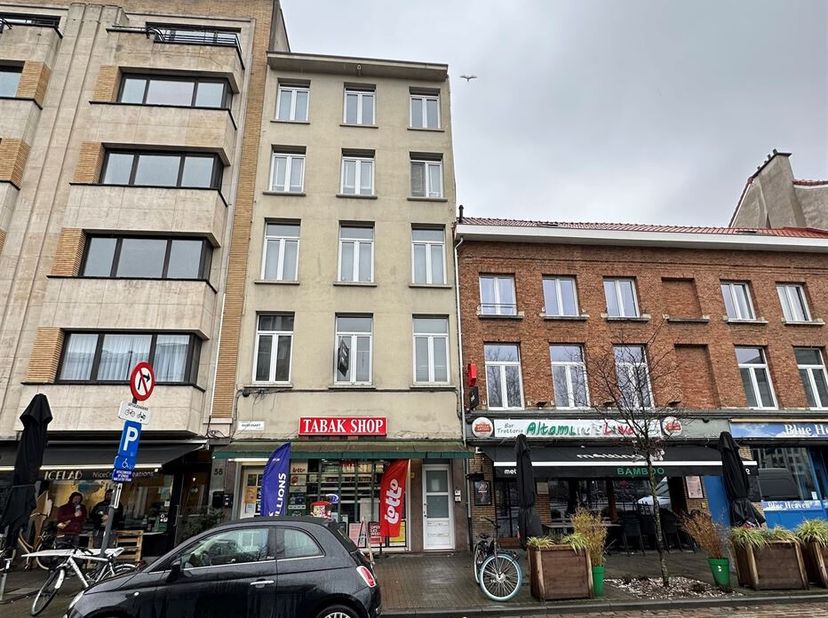 Ligging: Perfect gesitueerd op het Theaterplein, nabij Plantentuin Den Botaniek, de Stadsschouwburg, en de Meir! Centraal gelegen maar toch vlakbij be