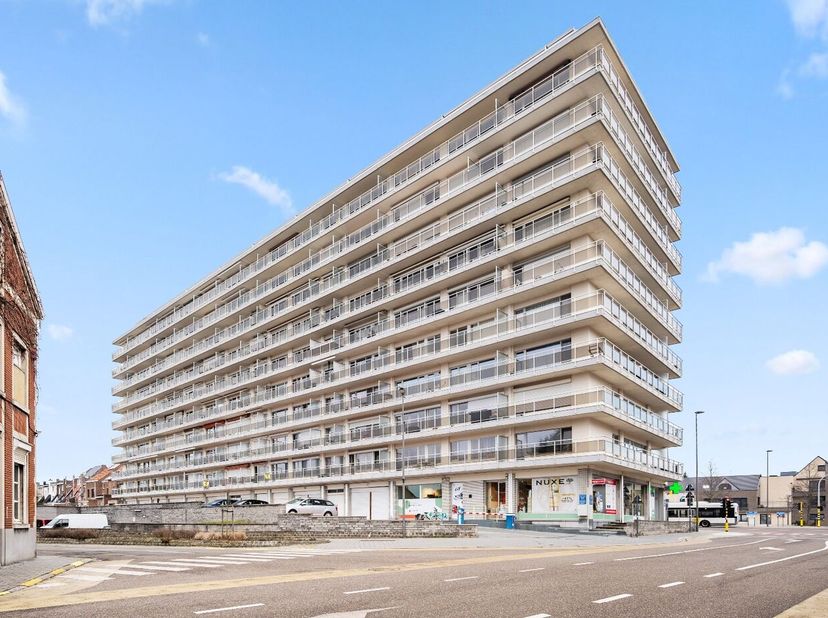 Dit prachtige, instapklare appartement is gelegen in het centrum van Tienen en biedt alle comfort voor een aangenaam verblijf. Het appartement beschik