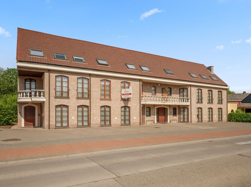 Bent u op zoek naar een ruim appartement met veel lichtinval en een centrale ligging?<br />
Dan is dit prachtige appartement op de eerste verdieping i