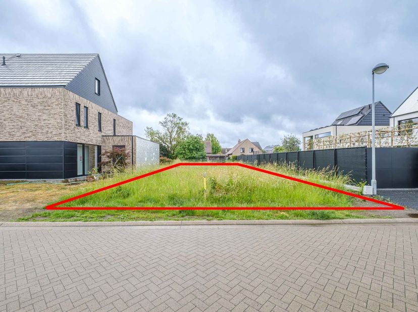 GUNSTIG GELEGEN PERCEEL BOUWGROND -<br />
<br />
Zijnde lot 46 van de verkaveling Schransdriessen III (5.00/13004/60120.4).<br />
Thans kadastraal bek