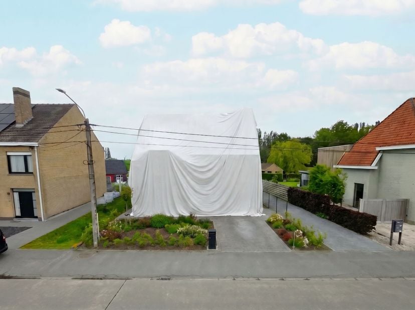 In de Gitsstraat te Kortemark bieden we u dit perceel bouwgrond aan, bestemd voor een open ééngezinswoning.&amp;nbsp;Dit lot bouwgrond beschikt over een g
