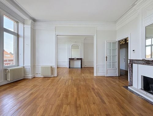                                         Appartement à louer à Ixelles, € 3.450
