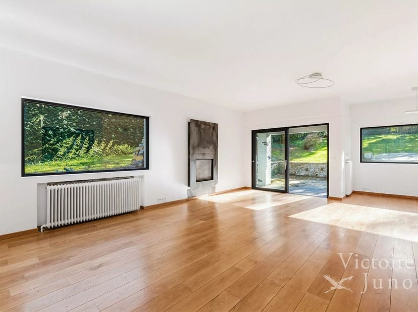 In de prestigieuze wijk Prince d'Orange, prachtige 4-gevel villa met een totaal bruto vloeroppervlak van ca. 300 m² en tuin op het zuiden op een perce