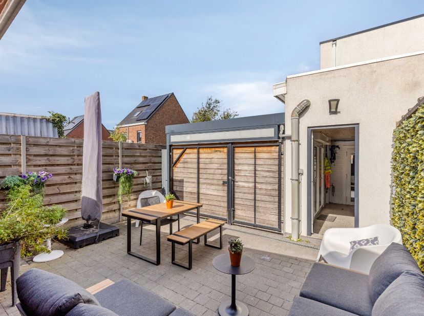[[ CE BIEN PARTICIPE À LA JOURNÉE MAISONS OUVERTES ERA LE 13/6 DE 13:00 À 14:00 ]] À vendre : maison semi-ouverte spacieuse située Vredestraat, au cur