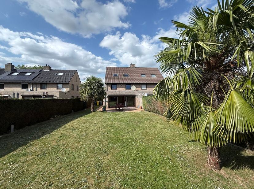 Maison 3 façades de ±210 m² avec grand jardin – Countrylaan 25, Zaventem<br />
Située dans un quartier résidentiel calme et verdoyant, à proximité de