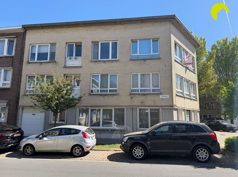 In de gegeerde Expowijk te Antwerpen bevindt zich dit lichtrijke gelijkvloers appartement met een praktische indeling en polyvalente ruimtes. Dankzij