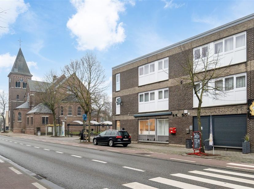 Praktisch handelspand van 123m² in het centrum van Heppen, met uitstekende zichtbaarheid. <br />
Ligging<br />
Het pand is gelegen in het hart van Hep