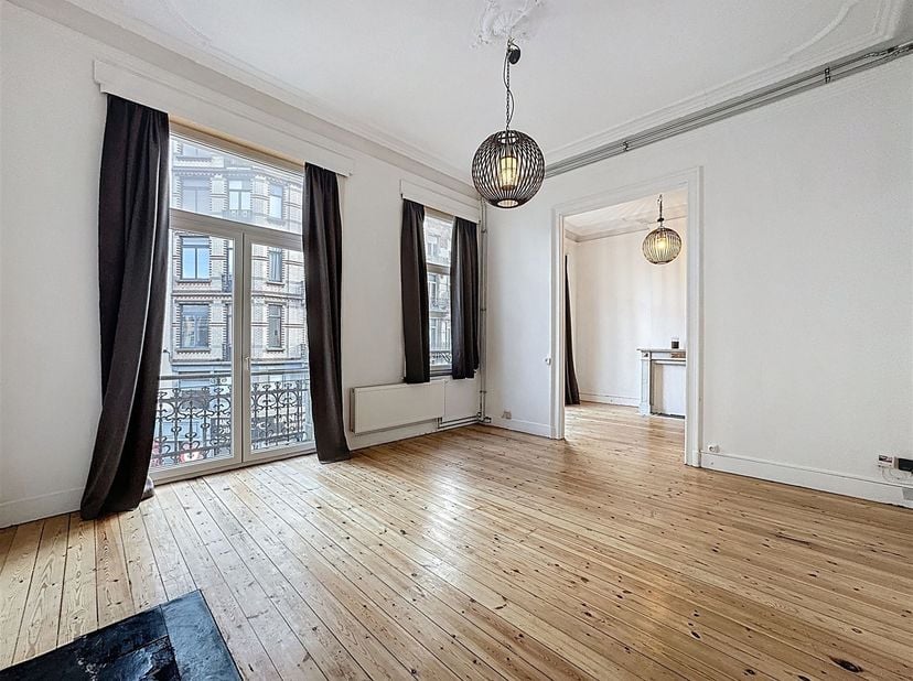 Quartier Antoine Dansaert - Bel appartement 1 chambre avec mezzanine de +/-85m² avec 2 balcons situé au 2ème étage d'un immeuble de 4 étages composé c