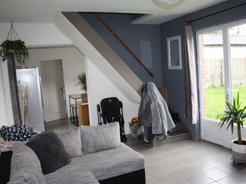 Goed huis van 48 m² met tuin en schuurtje achter de weg (toegang via een steegje).<br />
De woning bestaat uit een woonkamer van 17.15 m², een keuken