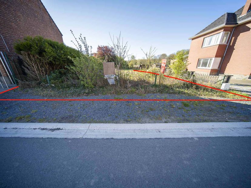 BOUWGROND<br />
<br />
Ruime bouwgrond van 15a84ca.