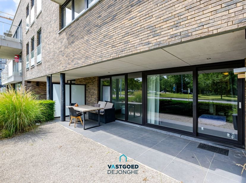 Gelegen nabij het centrum van Zwijnaarde treffen we dit instapklaar 1-slaapkamerappartement aan op de gelijkvloerse verdieping.<br />
<br />
Het appar