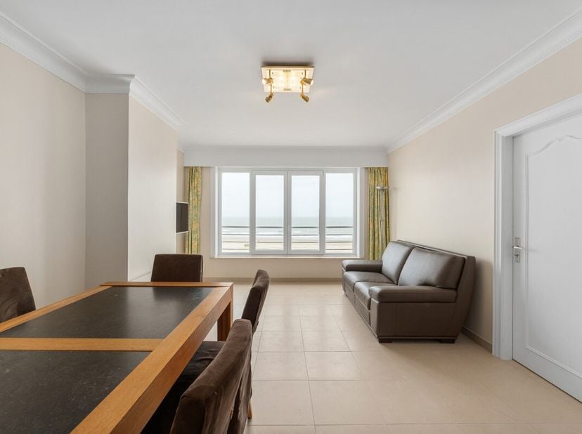 Blankenberge: Instapklaar appartement met zeezicht, 3 slaapkamers en mogelijkheid garage te koop! Op de 5e verdieping van residentie "Savannah" te Zee