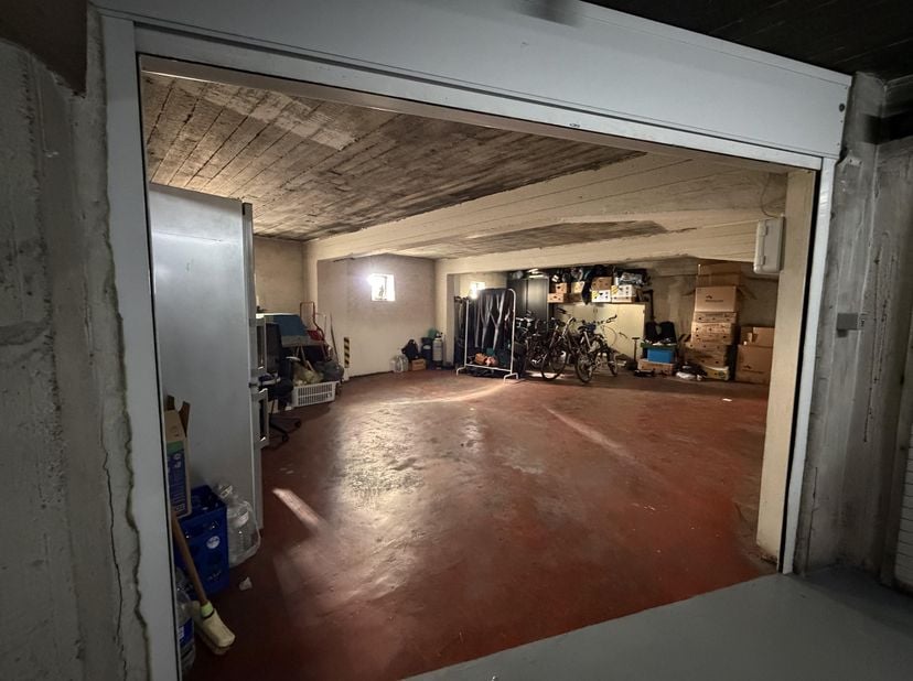 Garage te koop in Wittenonnenstraat 33,
                    8400 Oostende
