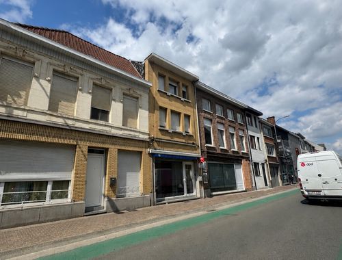                                        Handelspand met woonst te koop in Menen, € 138.000
