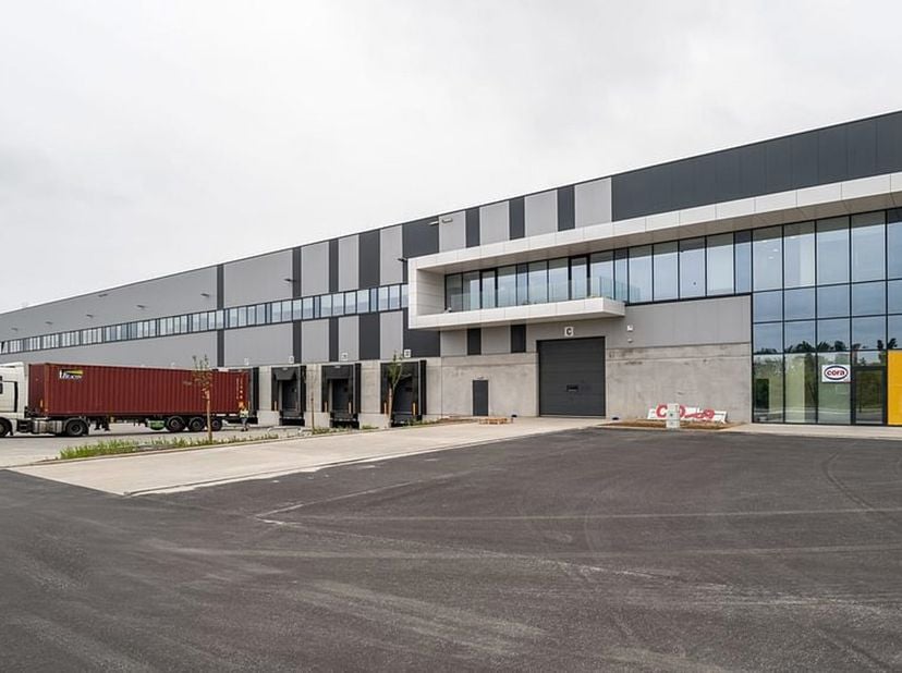 PARC LOGISTIQUE D'HEPPIGNIES<br />
ENTREPÔT – MODULABLE – ACCÈS DIRECT E42<br />
<br />
LOCALISATION :<br />
Héppignies – Parc d’Activités Économiques