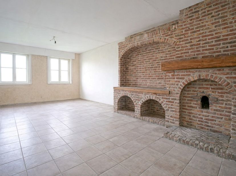 Verder af te werken woning op 844 m² te Houthulst!<br />
<br />
Bent u op zoek naar een woning die u volledig naar eigen smaak en wensen kan afwerken?