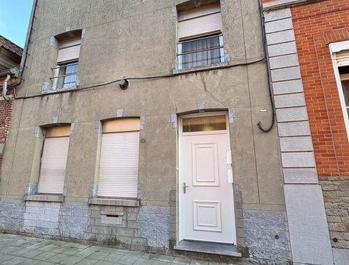                                         Immeuble d’appartements à vendre à Péruwelz, € 105.000
