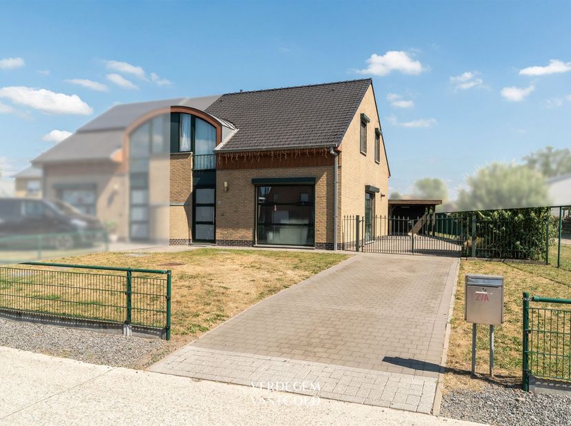 Ligging<br />
Je vindt deze woning in de Ramonshoek, een rustige straat in landelijk Wachtebeke. <br />
Achteraan kijk je uit op open velden, terwij