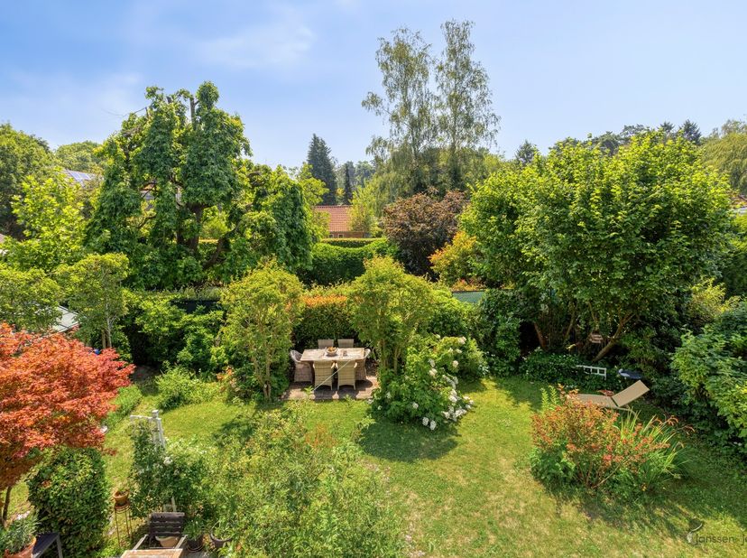 IN OPTIE<br />
<br />
Exclusief wonen in het groen | Karaktervolle villa met 5 slaapkamers op toplocatie in Brasschaat<br />
<br />
In een van de