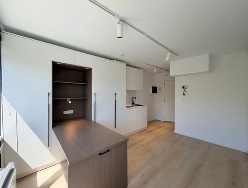                                         Studio à louer à Kortrijk, € 510
